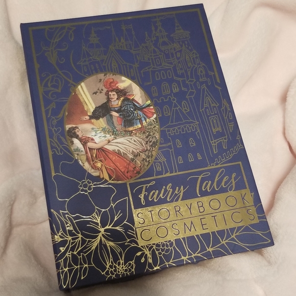 Storybook Cosmetics - Little Briar Rose Eyeshadow - Picture 3 of 5